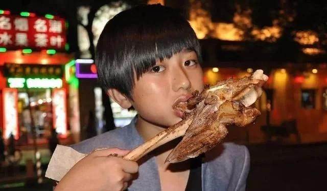偶像練習(xí)生蔡徐坤整容了？舊照大變臉