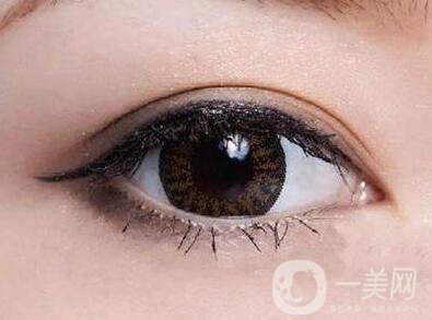 上班族何時割雙眼皮比較合適？