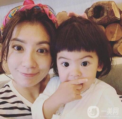 賈靜雯、迪麗熱巴的雙眼皮是不是割的 看了這個你就明白了