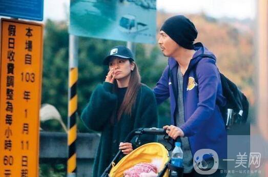 周渝民帶妻子女兒現(xiàn)身臺北動物園，網(wǎng)友：和大S的感情真叫人唏噓