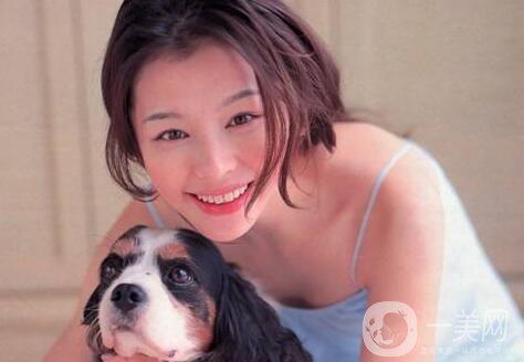 你能通過整容復(fù)制成別人的樣子嗎？