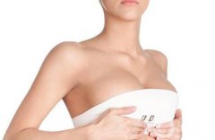我需要做乳房提升手術(shù)還是乳房切除手術(shù)？