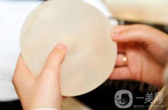 隆胸手術(shù)該如何選擇假體大小?