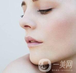 硅膠隆鼻假體取出后多久可以再隆鼻？