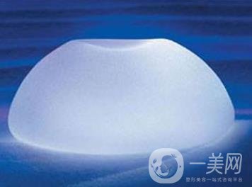 妙桃隆胸費(fèi)用的價(jià)位大概是多少？