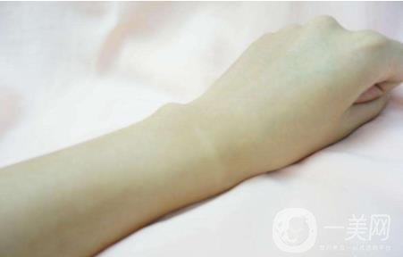 如何快速美白手臂？曬黑后如何*？