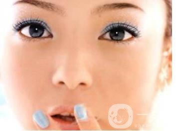 吸雕雙眼皮手術(shù)是什么？是埋線嗎？