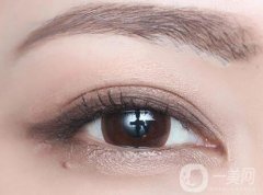 割雙眼皮和埋線雙眼皮的價(jià)格哪個(gè)更貴，秋天是否適合割雙眼皮?