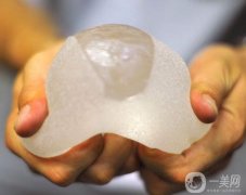 如何取出假體隆胸？隆胸假體術(shù)后應(yīng)該怎么保護？