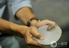 隆胸假體取出后會發(fā)生什么？隆胸后多長時(shí)間可以洗澡？