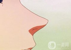 鼻中隔偏曲是怎么引起的？