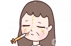 如何防止除皺后的面部僵硬？