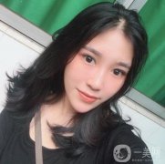 我做的是硅膠假體墊下巴，我選擇的假體也是一款進(jìn)口的假體