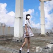 因?yàn)槲以谕壬闲r(shí)候被燙傷過(guò)，所以出現(xiàn)了一大片一大片的受傷