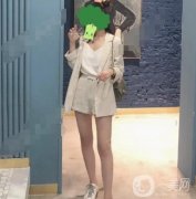 雖然我的面部五官長(zhǎng)得挺好看的，但是我的身材就有些不理想了，尤其是大腿上