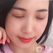 和醫(yī)生了解完之后，我就準(zhǔn)備要開始手術(shù)啦，醫(yī)生根據(jù)我眼睛周圍的一些情況制
