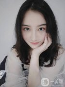 現(xiàn)在嚴(yán)重的就是兩側(cè)臉部皮膚下垂，蘋果肌處凹陷的比較嚴(yán)重，眼部特別的干