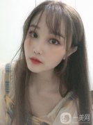在整形醫(yī)院的推薦下，自己選擇了做拉皮手術(shù)，也就是從做了拉皮手術(shù)以后，自
