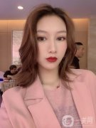 在跟自己做了無數(shù)次的思想斗爭之后，我決定要去整形醫(yī)院做一下隆鼻手術(shù)