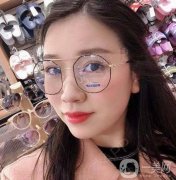 拆了膠帶了，下巴的形態(tài)看著還不錯，現(xiàn)在還不可以左右搖晃下巴