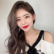 做完拉皮手術(shù)已經(jīng)有八天的時(shí)間了，其實(shí)昨天我就應(yīng)該去醫(yī)院拆線的，但是和我