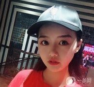 ，醫(yī)生也是認(rèn)真的分析了我臉上的問題，然后推薦我做一個玻尿酸除皺的項(xiàng)目
