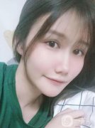 此時正在進(jìn)行玻尿酸除皺劃線呢，而且是敷了麻藥的，可以感覺真的是的緊張了