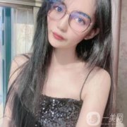 自從做完墊下巴之后，越來(lái)越愛(ài)自拍了