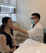 每次拍照都覺得下巴有點短，根本不看鏡頭