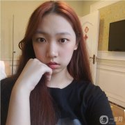 因?yàn)槟槾舐闊┮鲆恍└淖儯灶A(yù)約面部吸引手術(shù)的時(shí)候比較緊張
