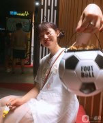 后來我閨蜜推薦我可以弄個水針!據(jù)說水光針補(bǔ)水效果