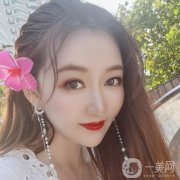 因為自己的面部肌膚下垂的原因，看上去自己的臉好像是有些寬大