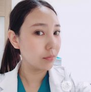 但是真當(dāng)自己仔細(xì)的觀察面部的皮膚的時候，卻發(fā)現(xiàn)問題還是特別多的