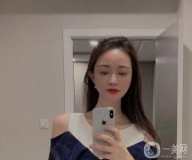 因?yàn)槲沂且粋€(gè)追求的人，不能容忍這種瑕疵的存在，所以就約了比較專業(yè)的整容