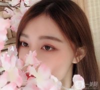 我從小單眼皮。好像整個人一點精神都沒有，總是睡不著