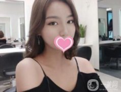 看著同事整容后變漂亮，我越來越覺得自己也該整容了，于是上網(wǎng)查了整雙眼皮