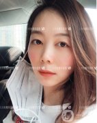 我的眼袋越來越大了，以前都是用彩妝覆蓋，現(xiàn)在不行了，特別老!只有手術(shù)