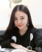 我一直擔(dān)心我的咬肌，因?yàn)槟槾?，看起?lái)整個(gè)人都不精致