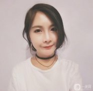 隆鼻的整個(gè)過程并沒有那么難受，因?yàn)橛袑I(yè)的麻醉師全程陪伴