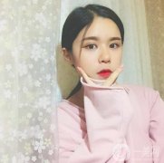 眼睛是心靈的窗戶，而我的眼睛是內(nèi)心的雙，露出一點失落的面容