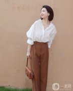 襯衫的多樣化搭配：展現(xiàn)不同的時(shí)尚魅力