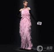 亞麻材質(zhì)的顛覆與創(chuàng)新：Demna領(lǐng)銜的Balenciaga高定秀解析