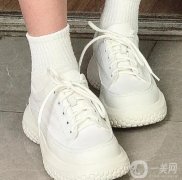 40歲女人，鞋子不用多買，有這“3雙”就夠了，洋氣、顯瘦又顯高