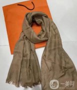 揭秘2023年受歡迎的女士圍巾品牌排行榜，你的衣櫥缺了它們嗎？