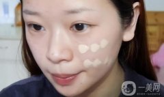 粉底是化妝的哪一個(gè)步驟？