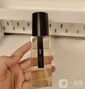 發(fā)質(zhì)蓬松變?nèi)犴樀拿孛埽鹤o(hù)發(fā)精油的神奇功效