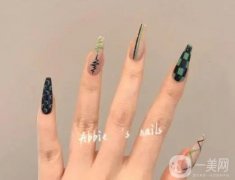 美甲設(shè)計靈感：時尚與個性的融合