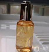 “以油養(yǎng)膚”揭秘：護(hù)膚油的秘密與使用指南