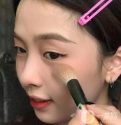 無眼影妝容：省時(shí)省力的新選擇，打造自然心機(jī)妝容