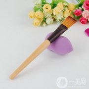 告別手指涂抹，這些化妝工具讓你的底妝更精致